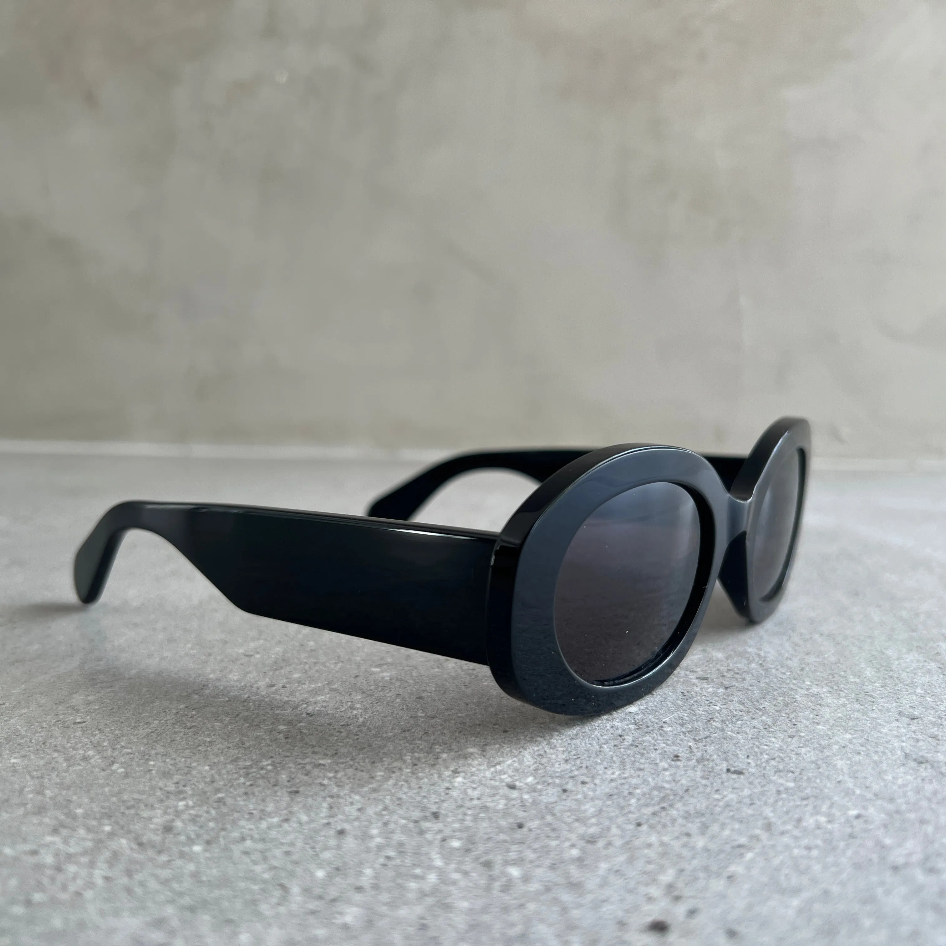 Chloe Sun CH0258S Naomy Oval, Black