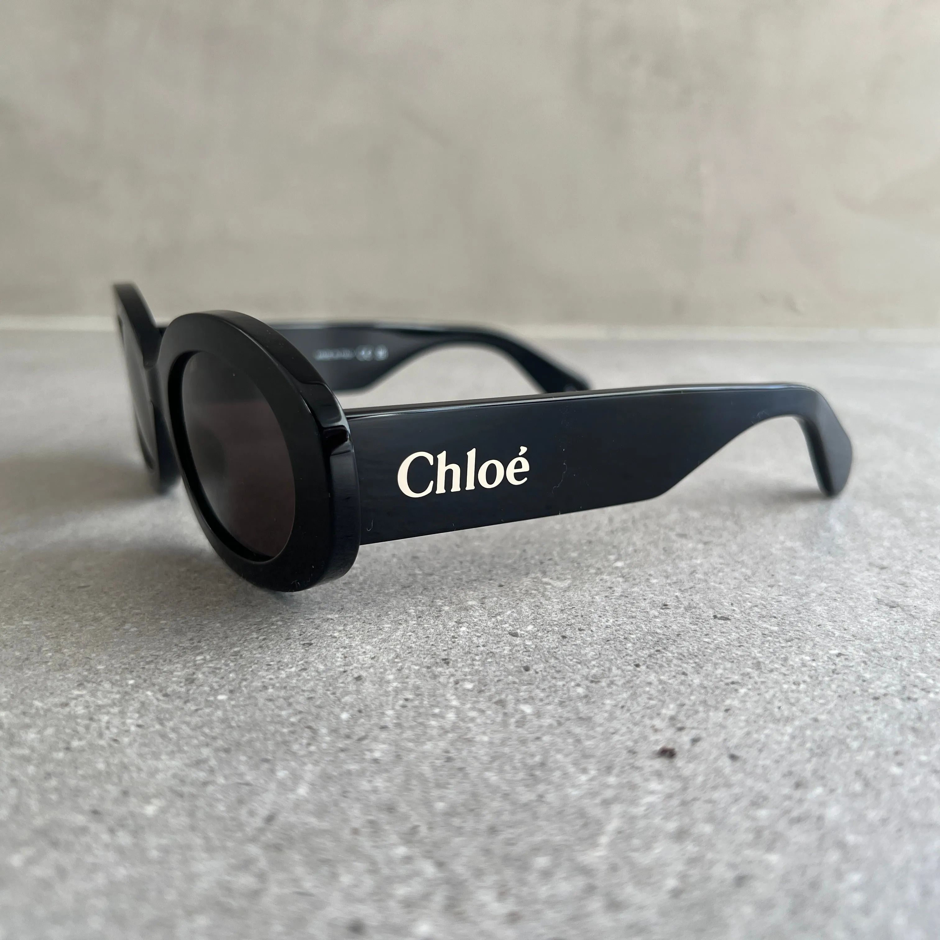 Chloe Sun CH0258S Naomy Oval, Black